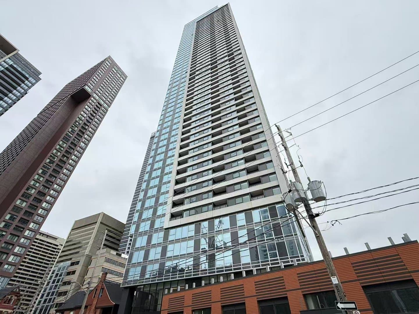 609 Sherbourne Street - Photo 1