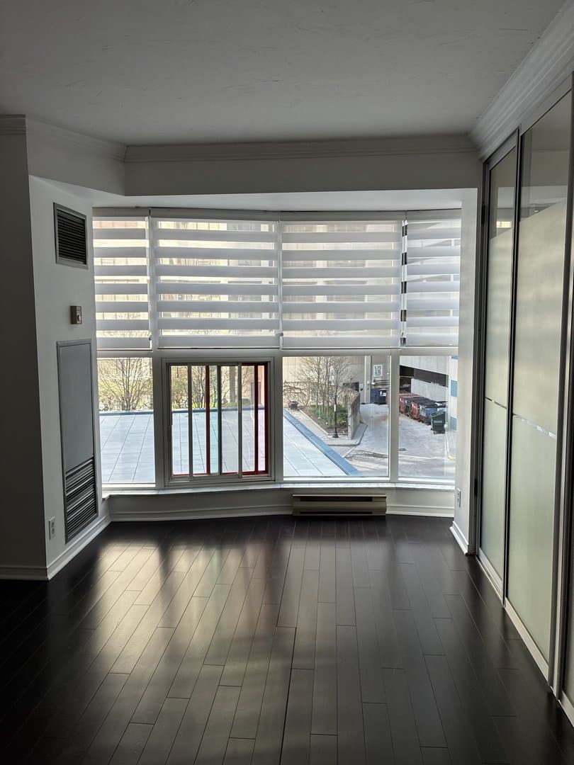 77 Harbour Square - Photo 1