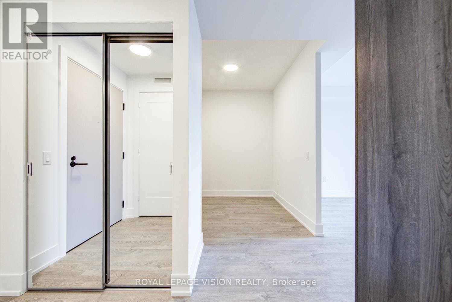 858 Dupont Street - Photo 4