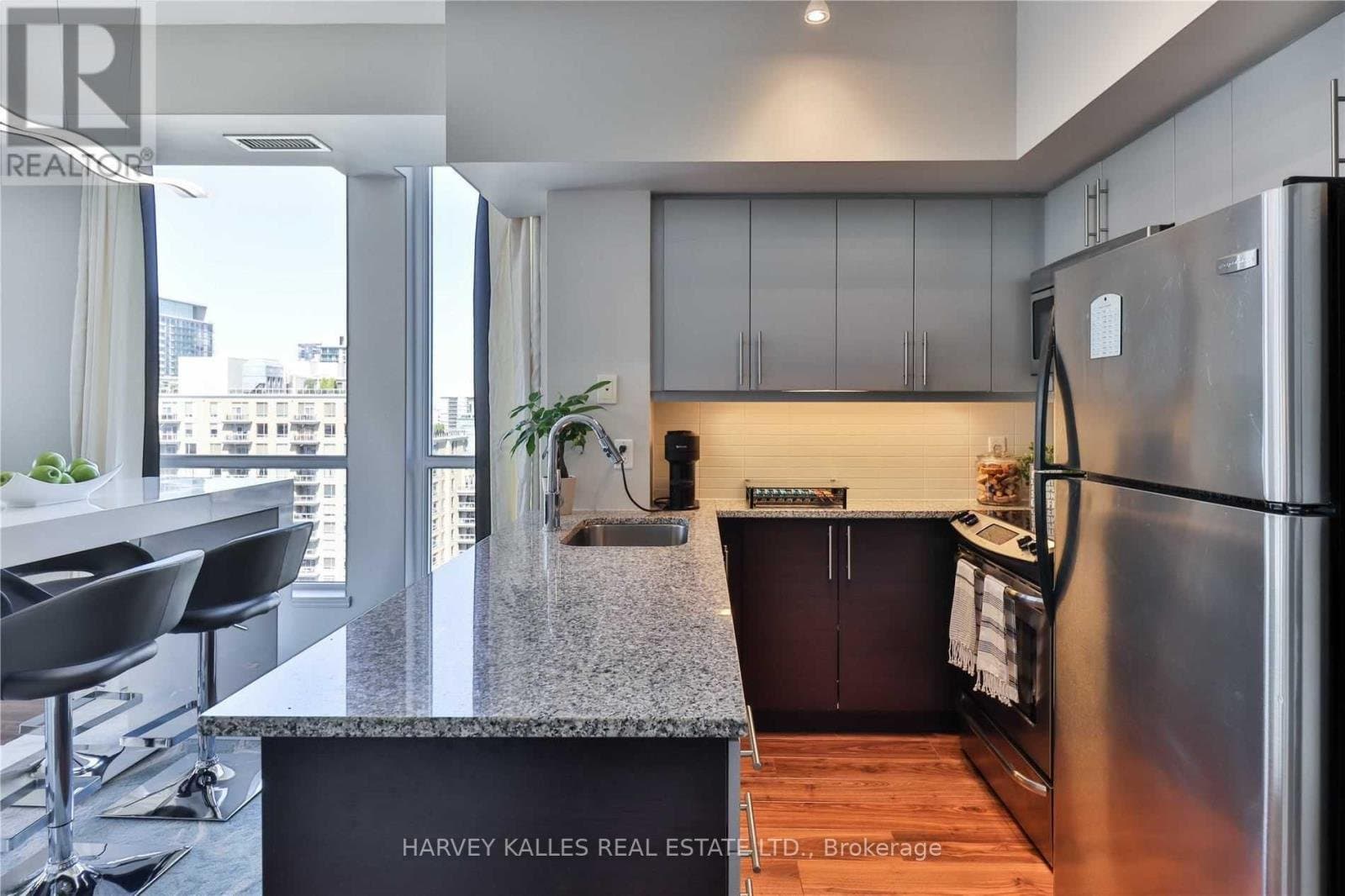 83 Redpath Avenue - Photo 4
