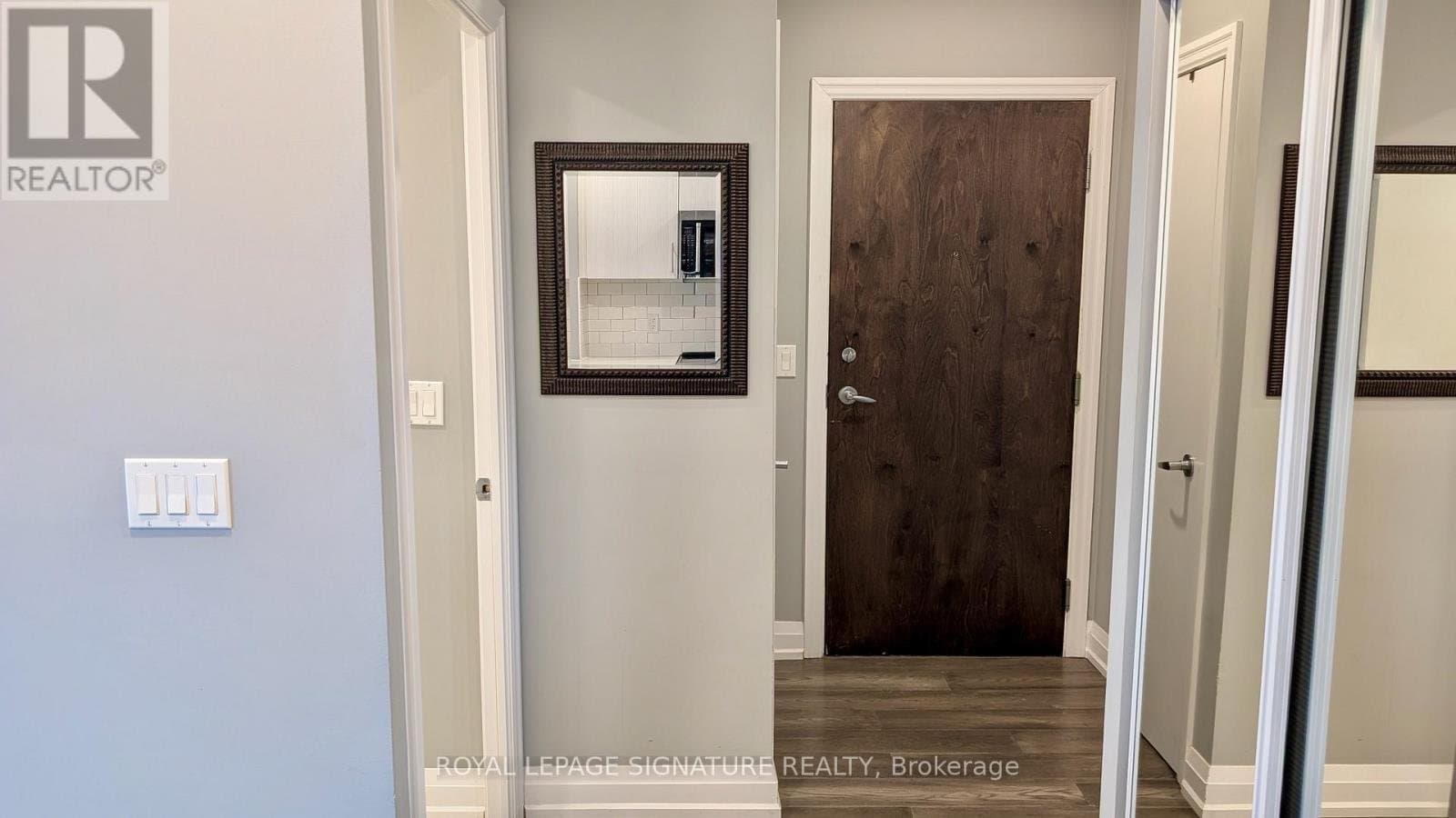 16 Yonge Street - Photo 2