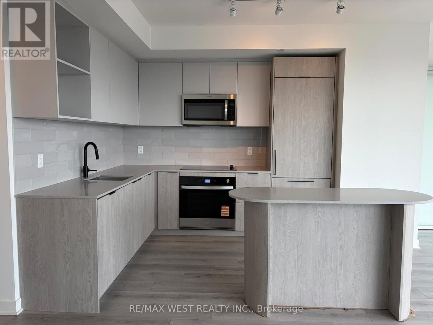 1185 Dupont Street - Photo 3