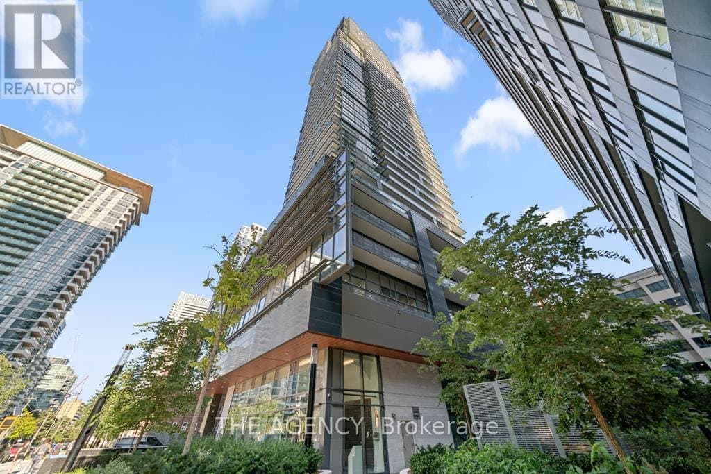 39 Roehampton Avenue - Photo 1