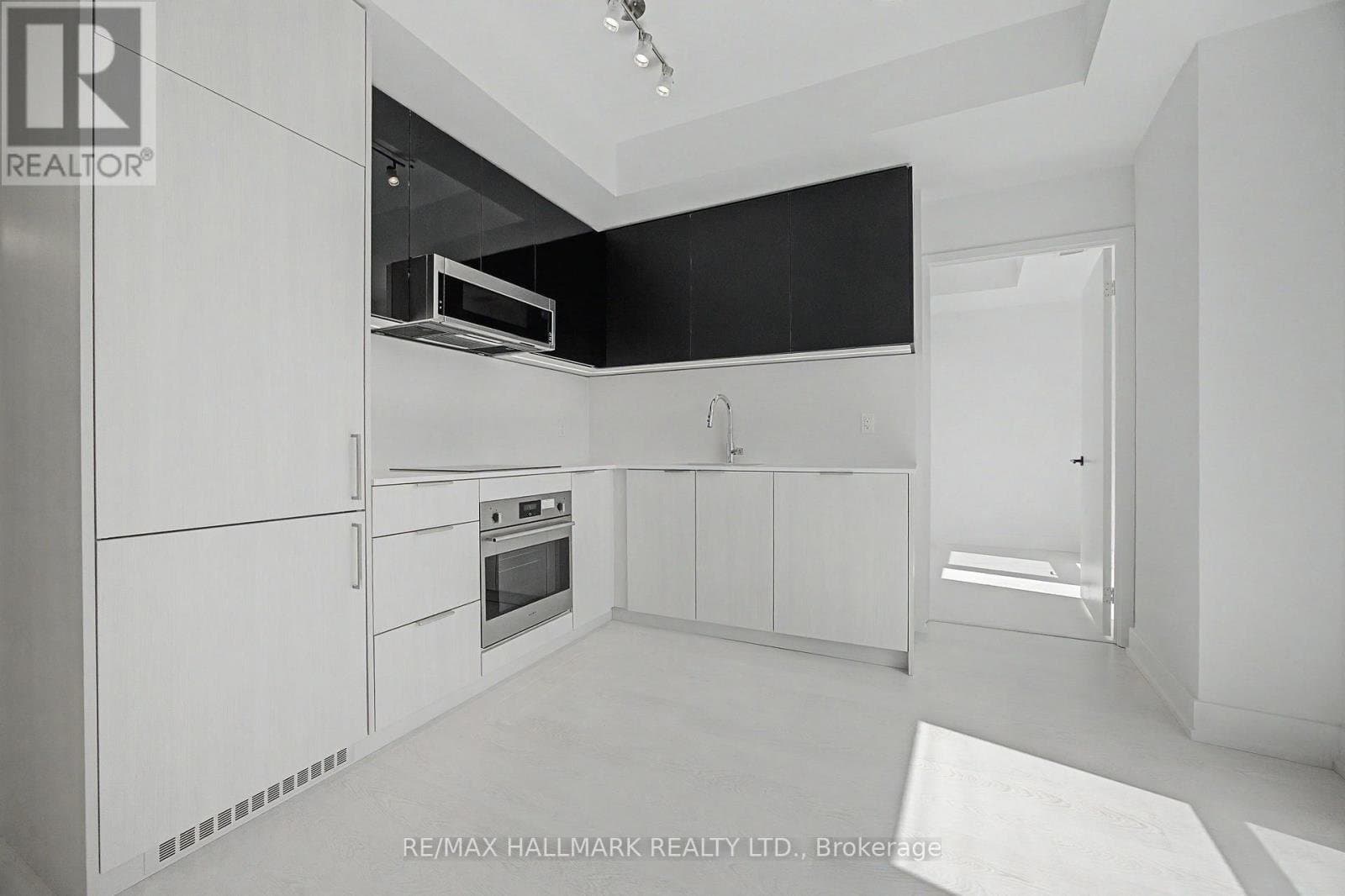 308 Jarvis Street - Photo 3