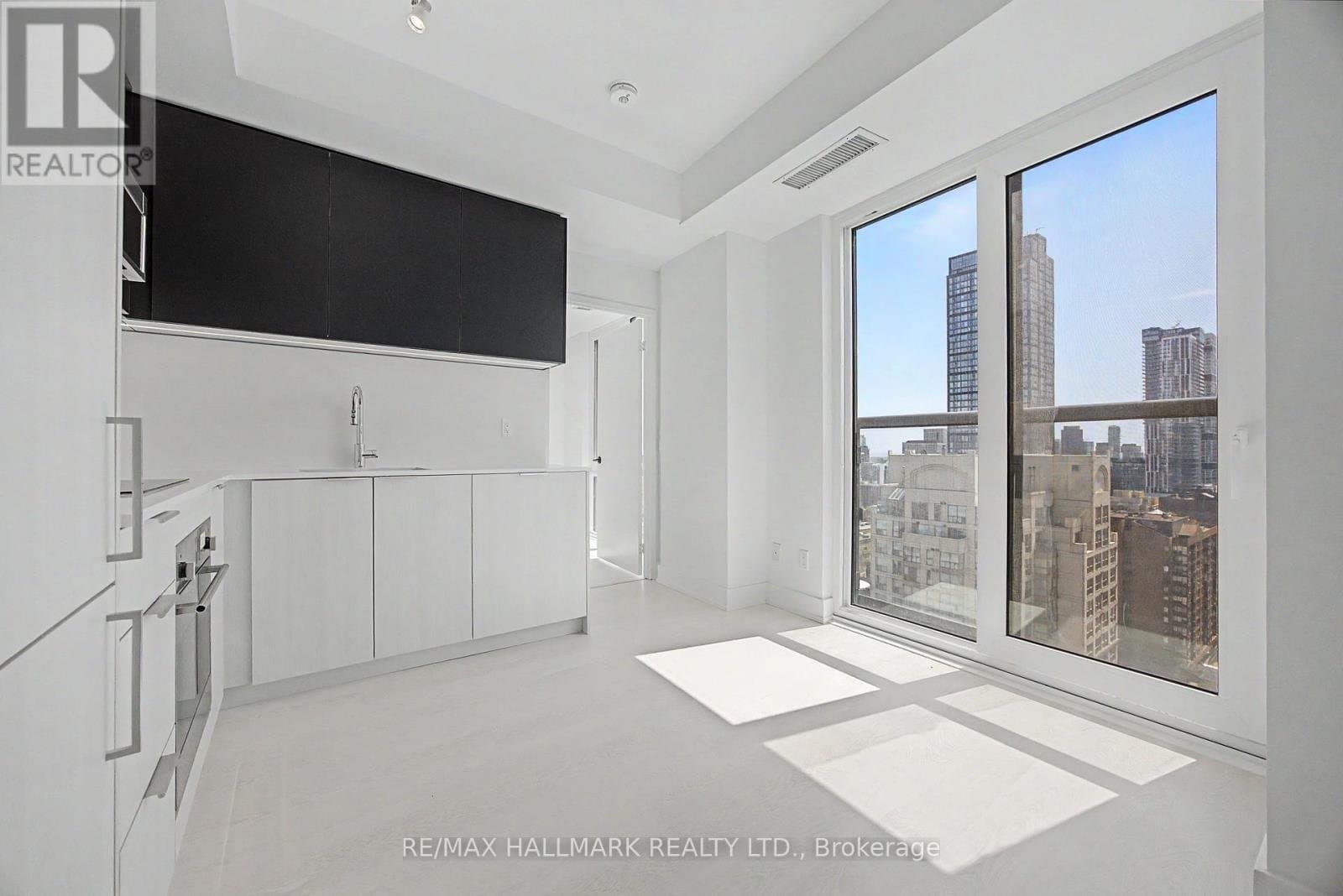 308 Jarvis Street - Photo 4
