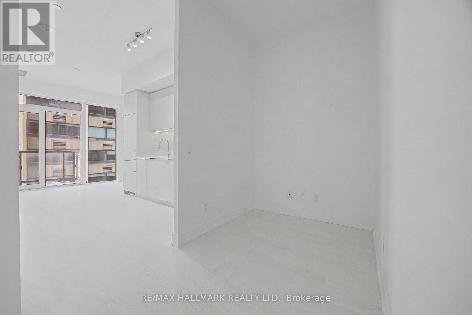 308 Jarvis Street - Photo 4