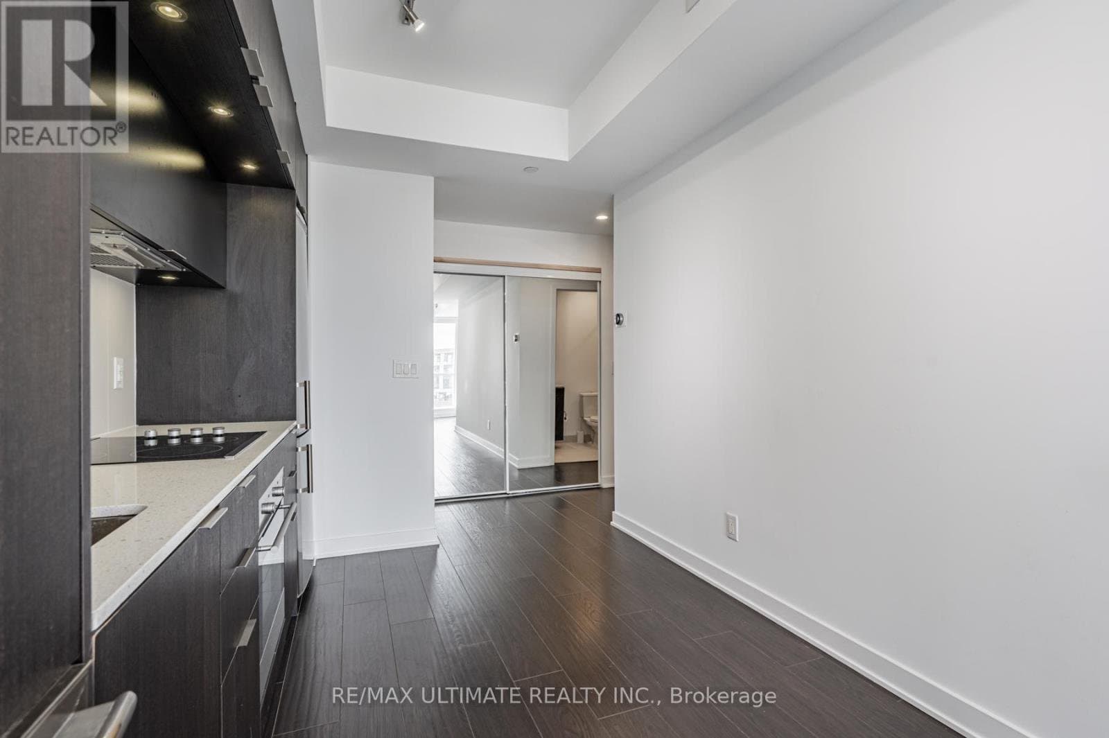 170 Sumach Street - Photo 4
