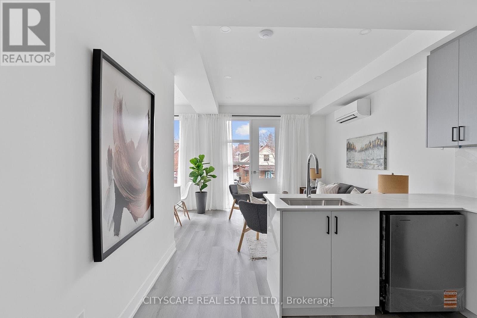 589 Oakwood Avenue - Photo 2