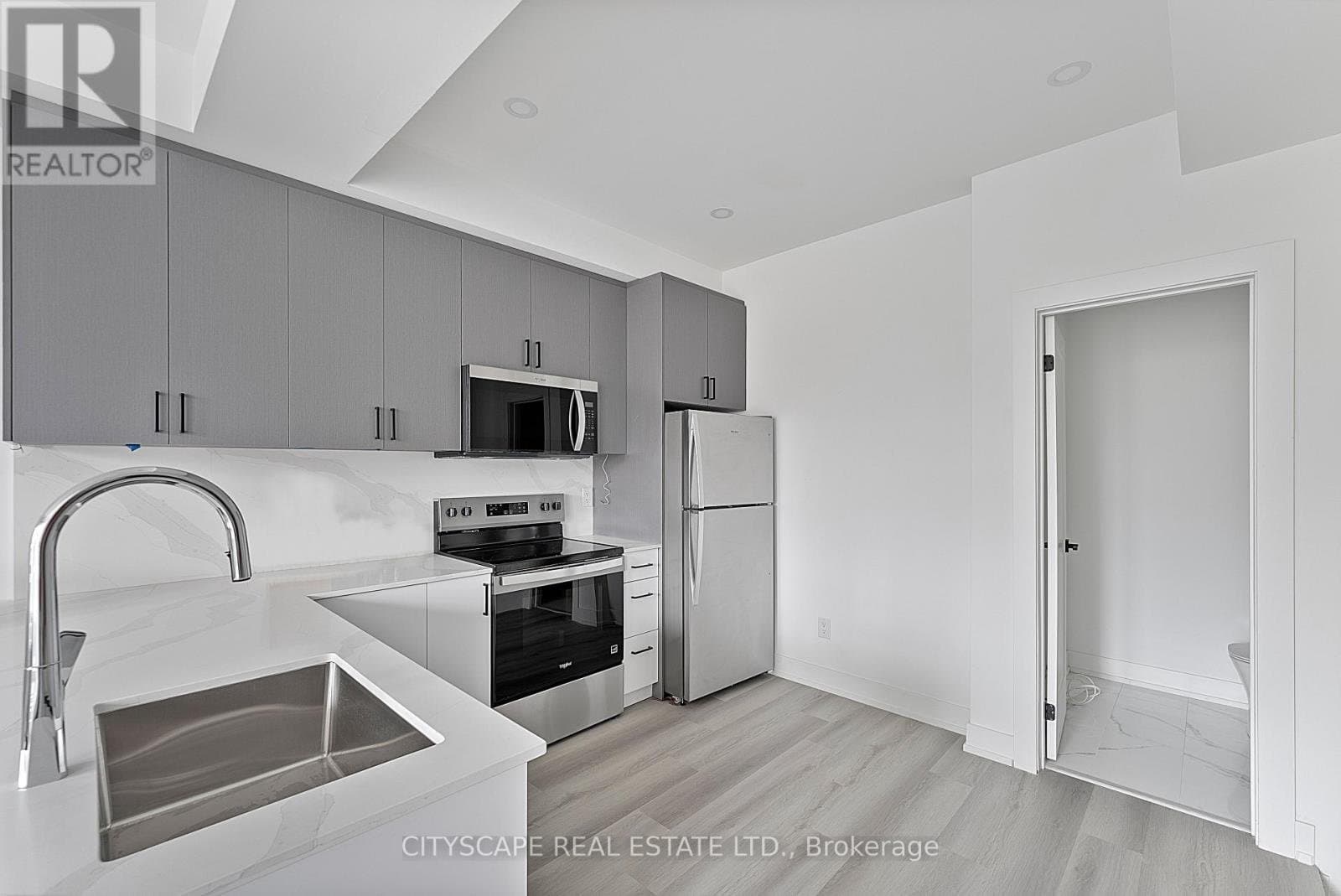 589 Oakwood Avenue - Photo 4
