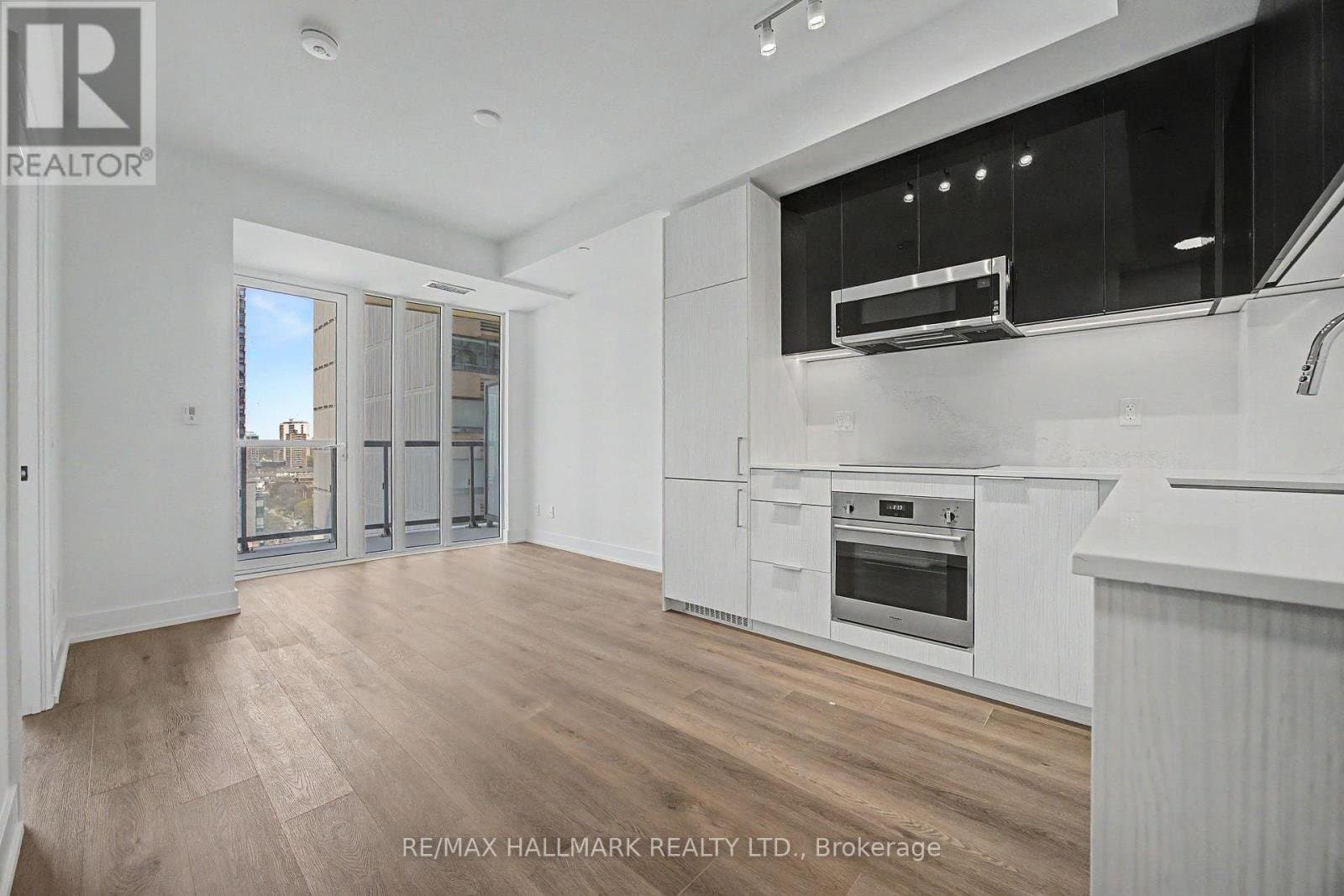 308 Jarvis Street - Photo 2