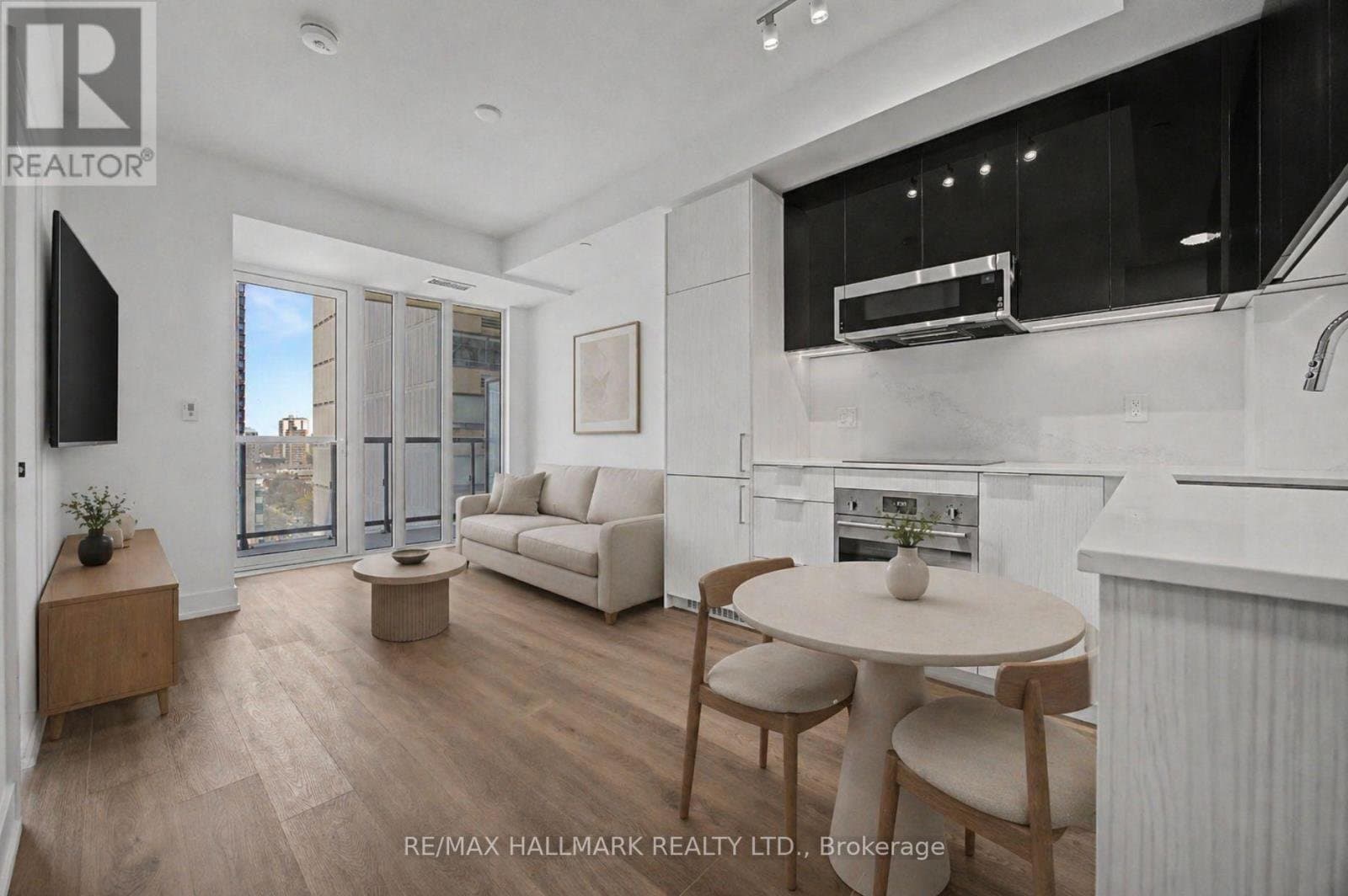 308 Jarvis Street - Photo 3
