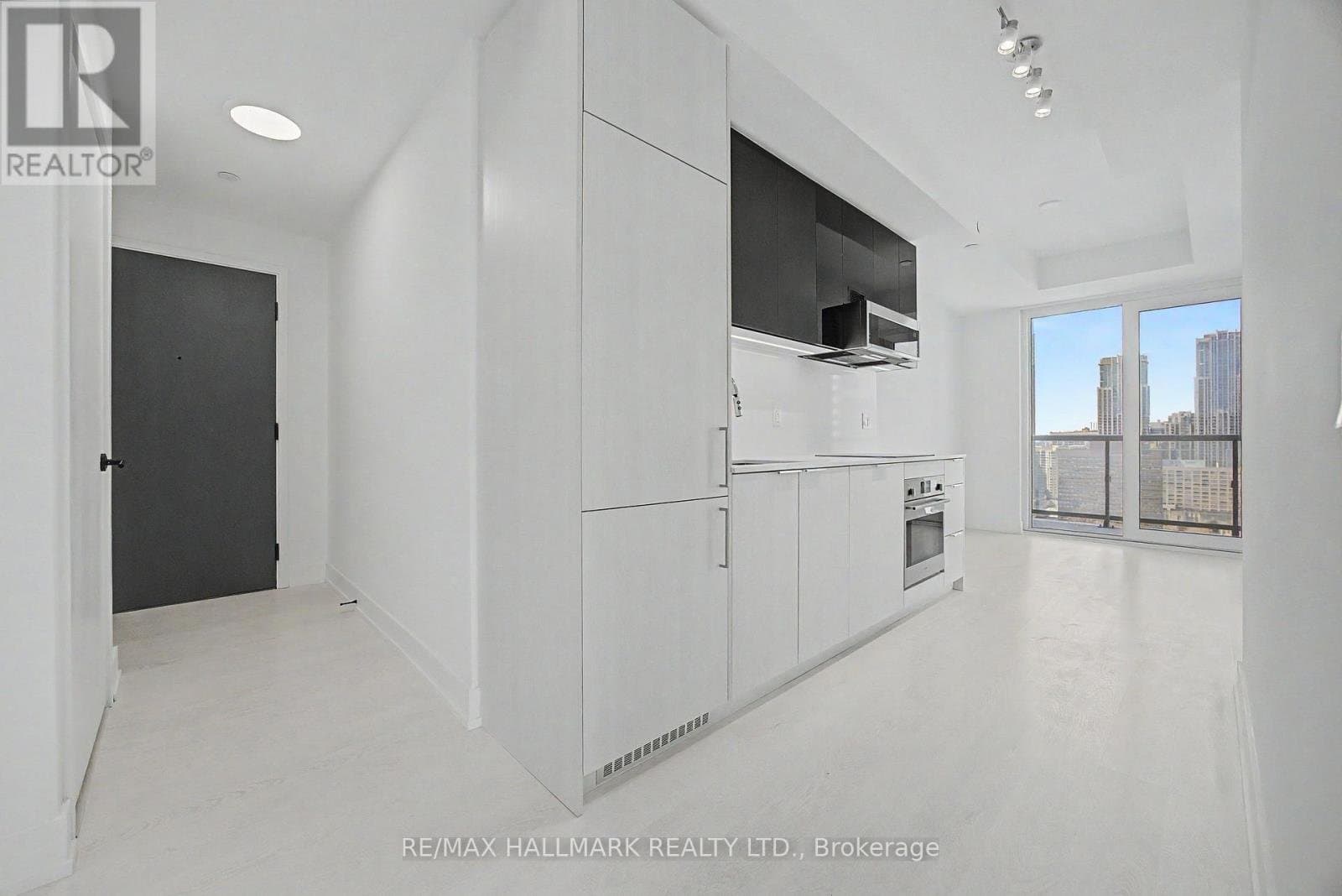 308 Jarvis Street - Photo 2