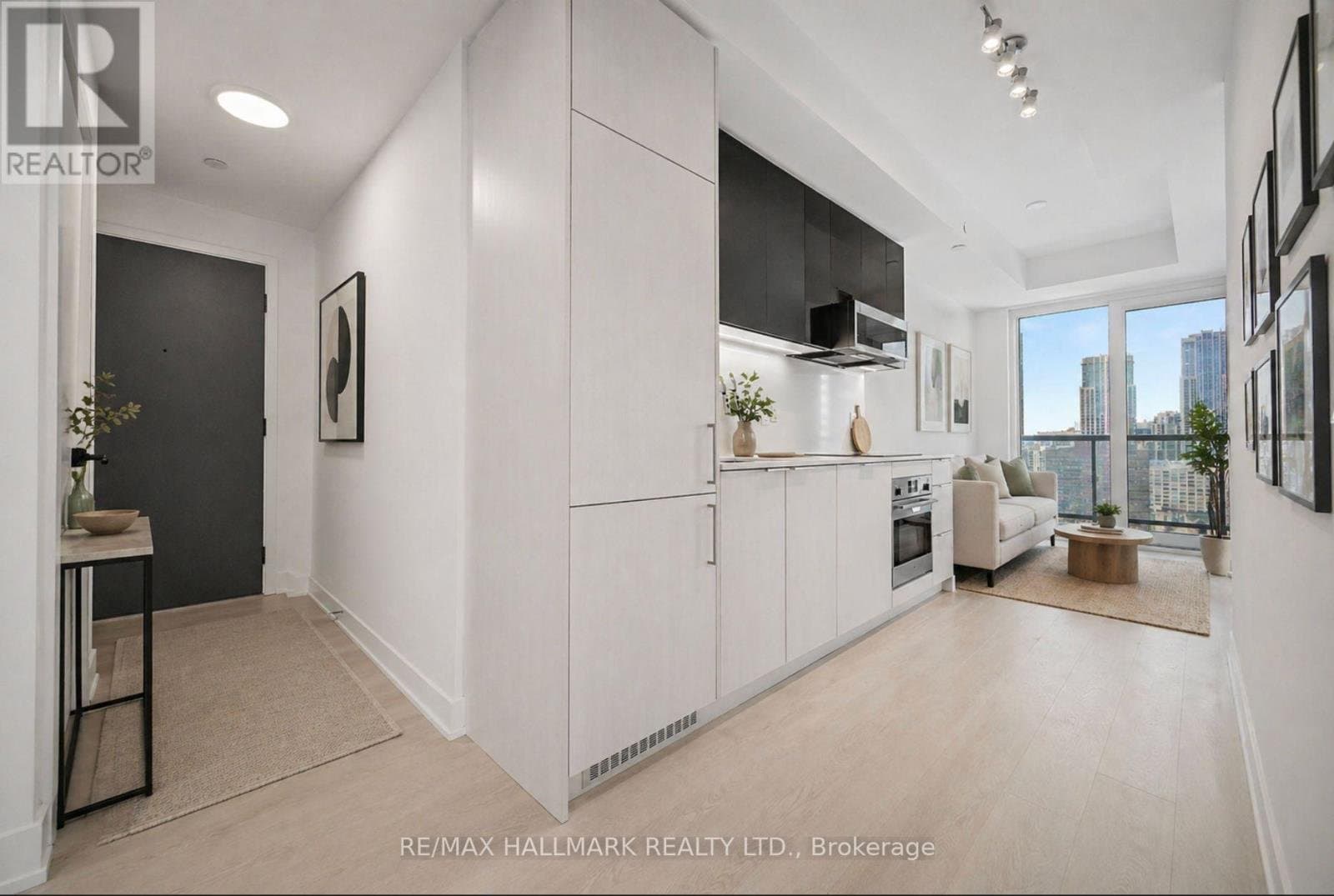 308 Jarvis Street - Photo 3