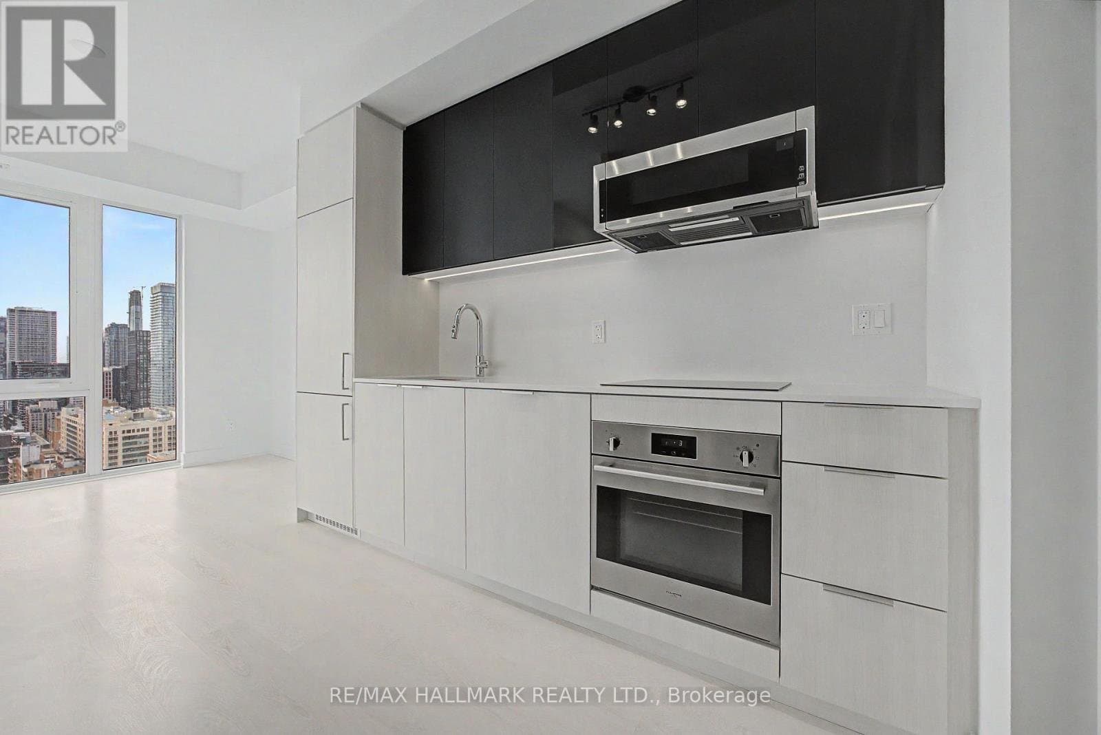 308 Jarvis Street - Photo 2