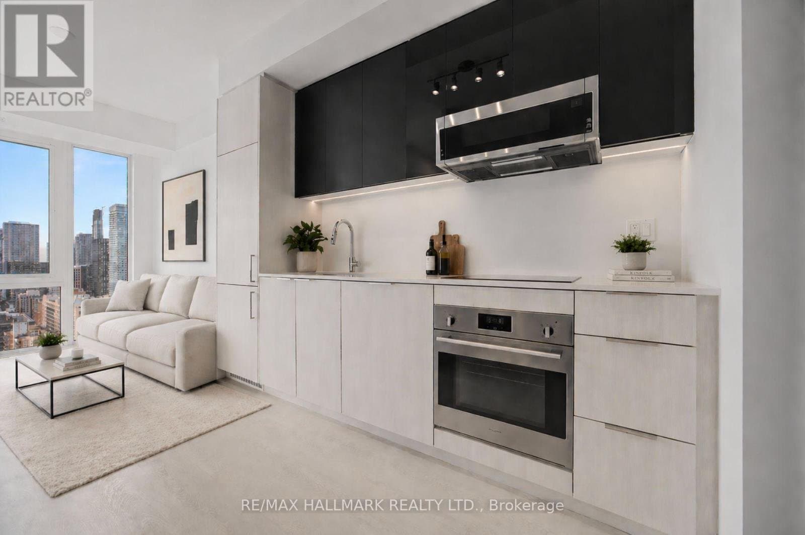308 Jarvis Street - Photo 3