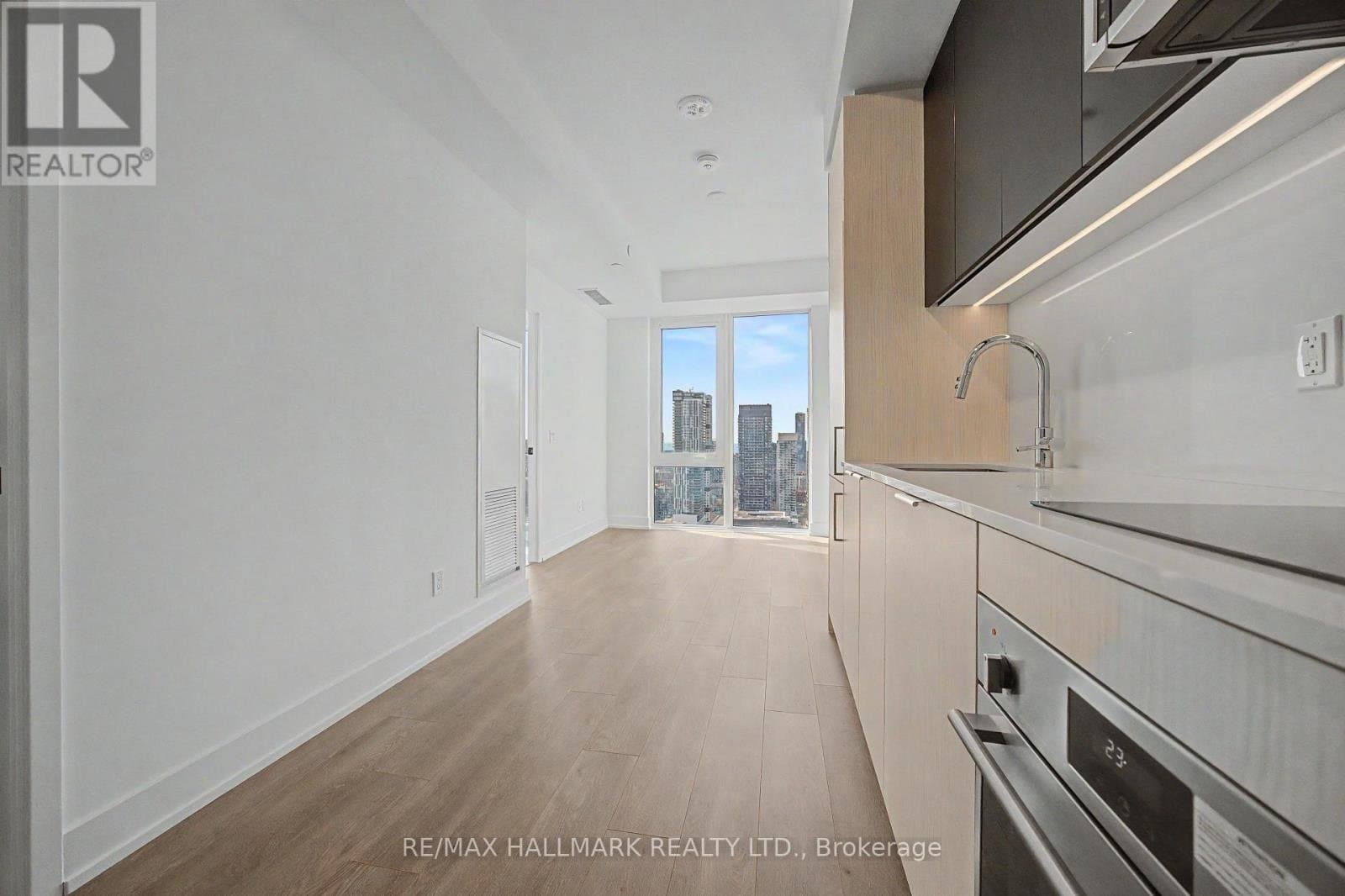 308 Jarvis Street - Photo 2