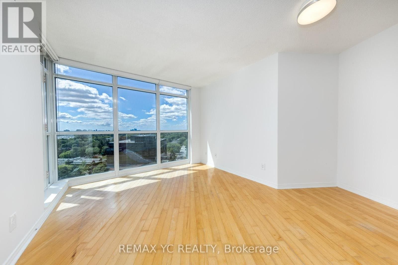 28 Harrison Garden Boulevard - Photo 2