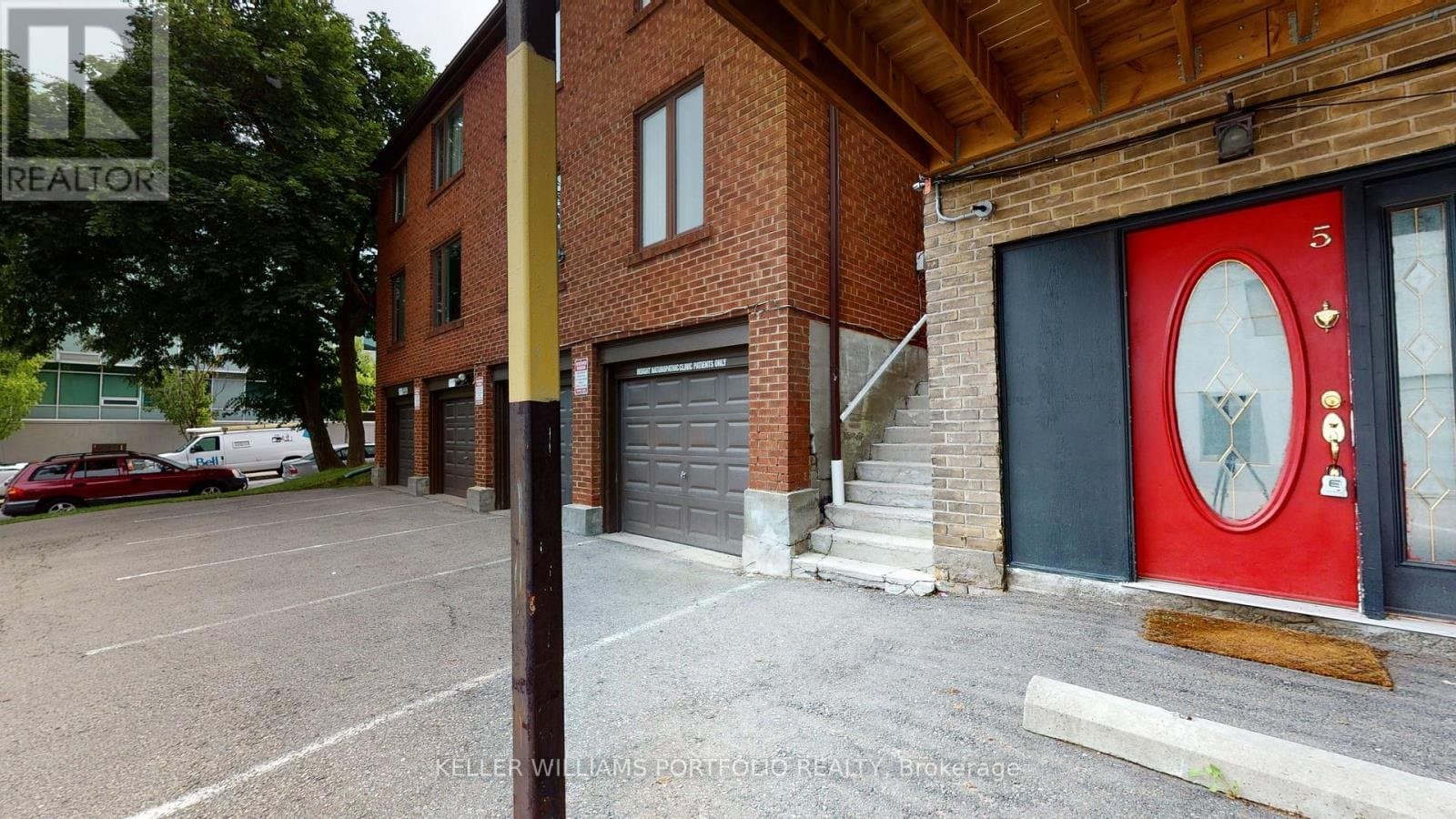 546 Eglinton Avenue - Photo 4