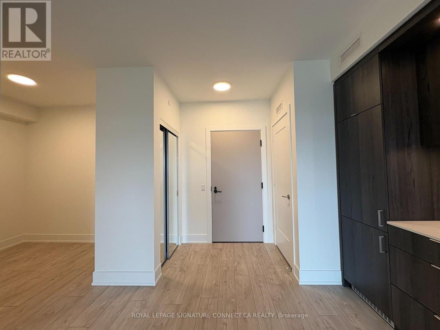 858 Dupont Street - Photo 4