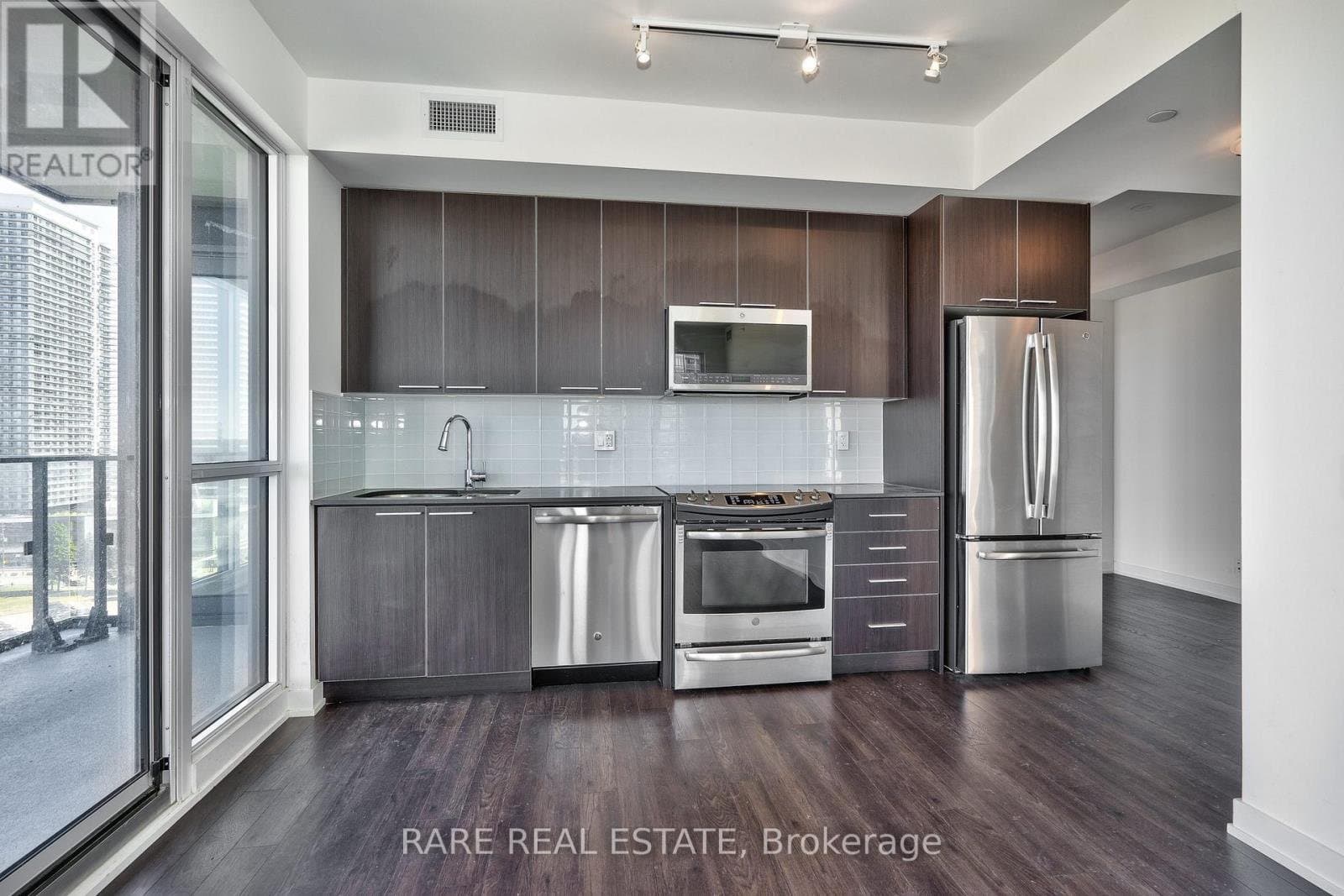 10 PARK LAWN Road - Photo 4