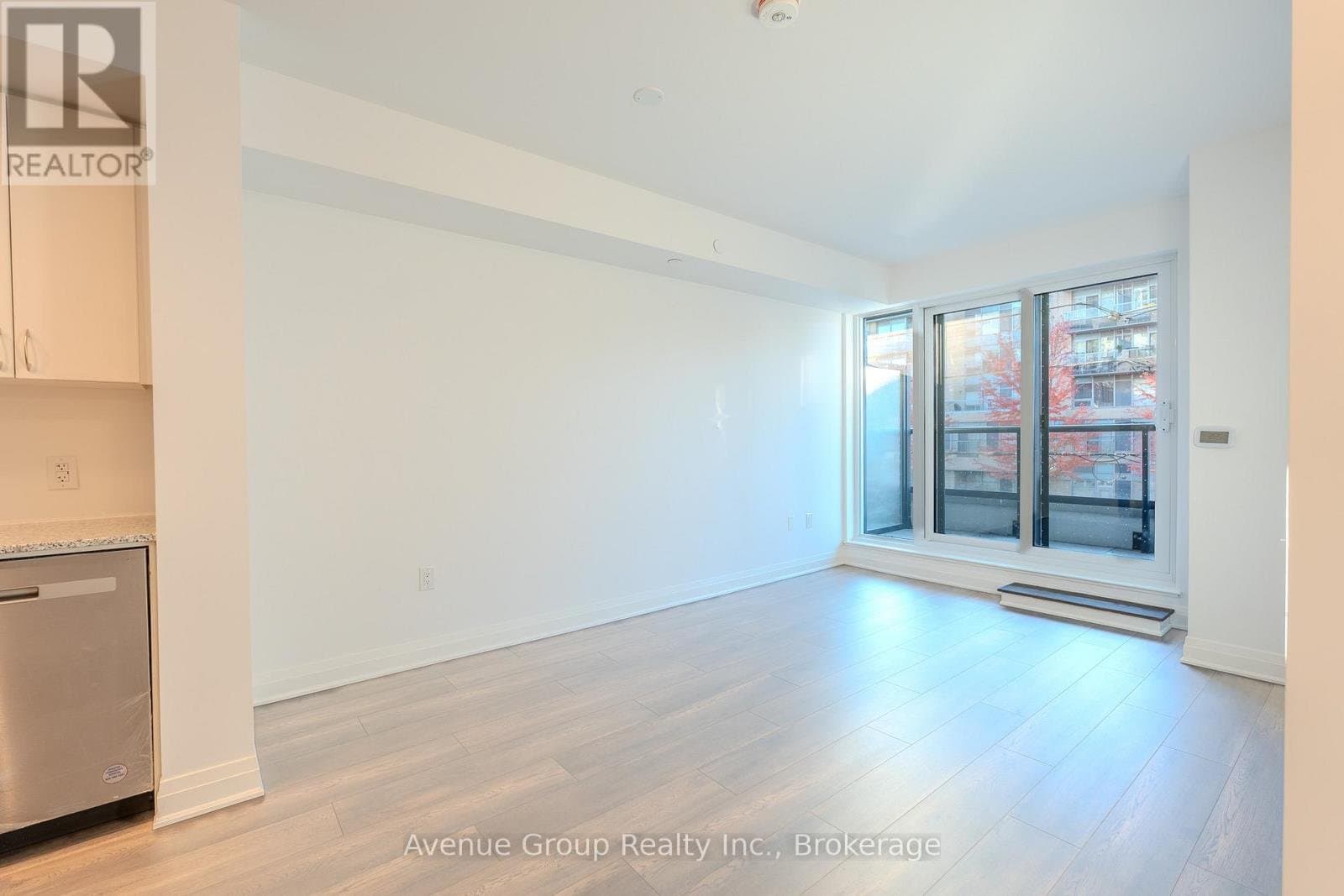 700 Sheppard Avenue - Photo 4