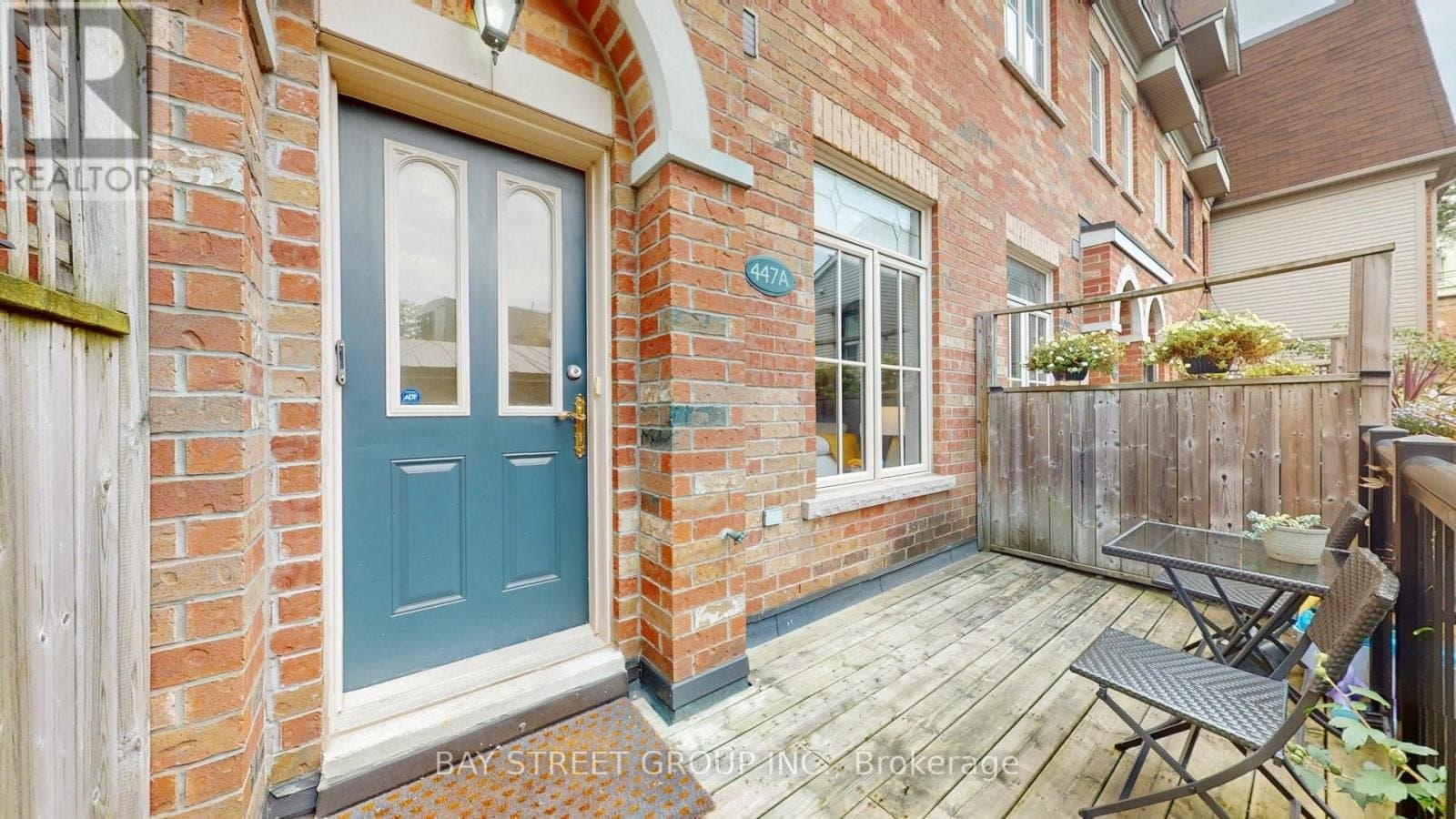 447A Queen Street - Photo 2