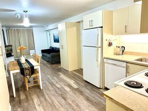 73 Cowan Avenue - Photo 4