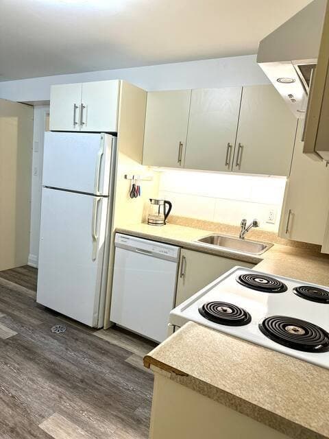 73 Cowan Avenue - Photo 3