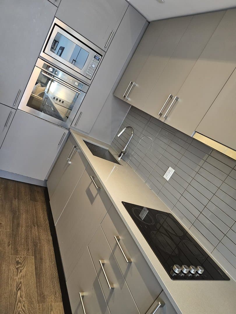 576 Front Street West - Photo 2