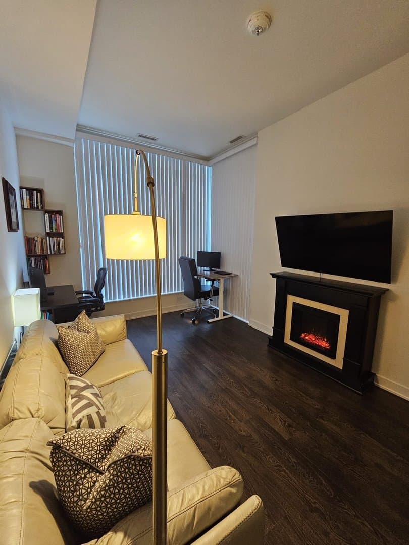 576 Front Street West - Photo 3
