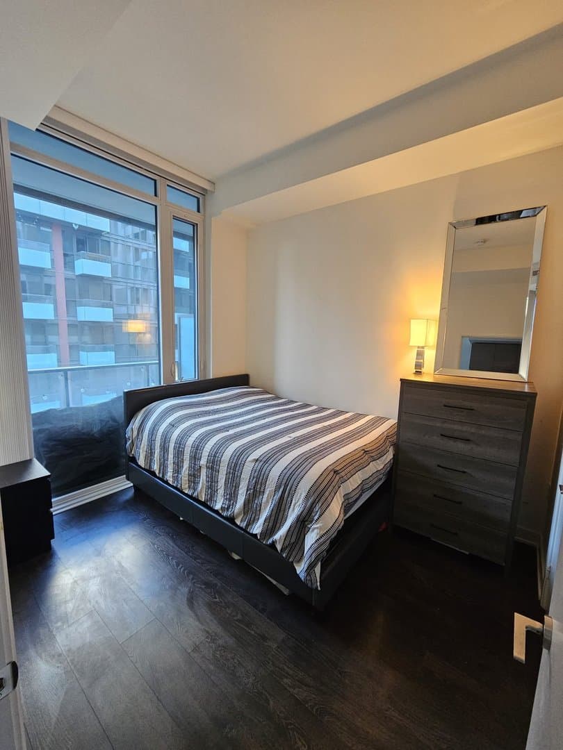 576 Front Street West - Photo 4