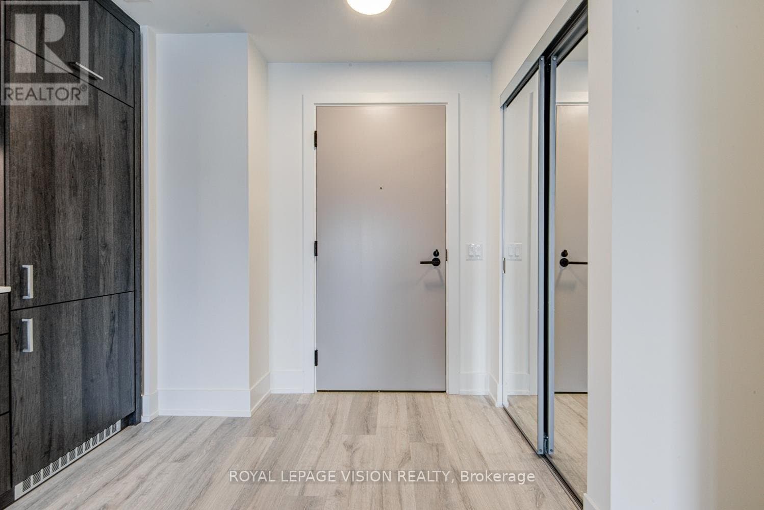858 Dupont Street - Photo 4
