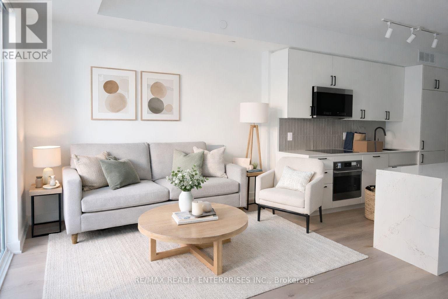 1660 Bloor Street - Photo 1