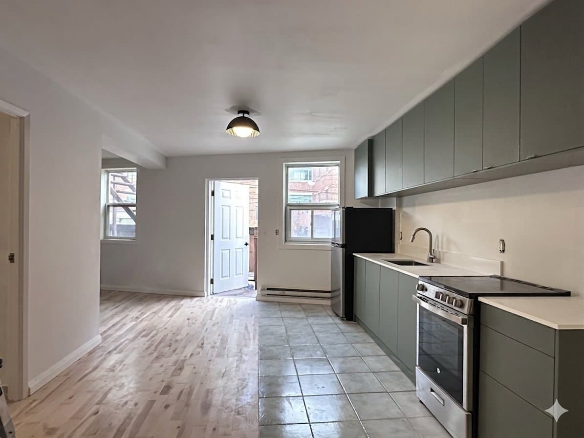 3335 Dundas Street West - Photo 2