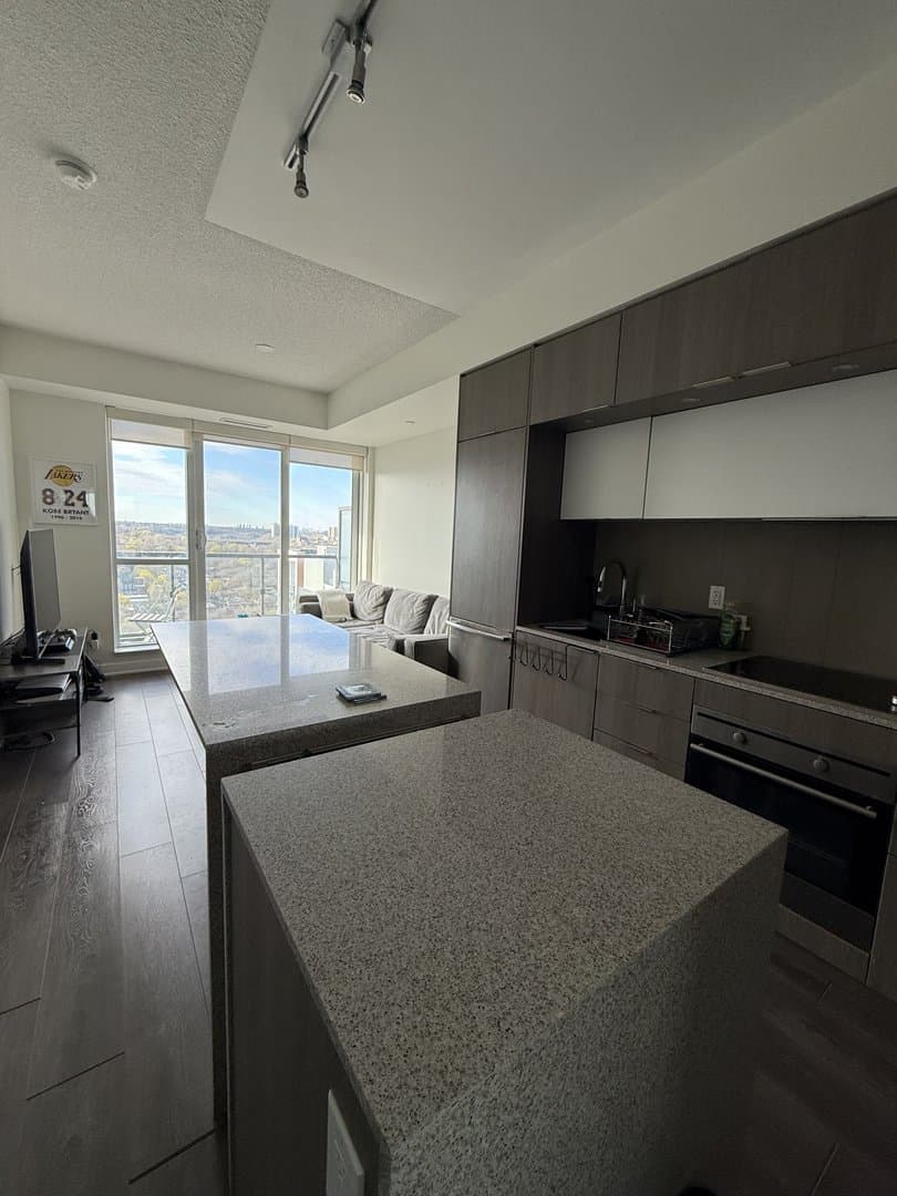 170 Sumach Street - Photo 2