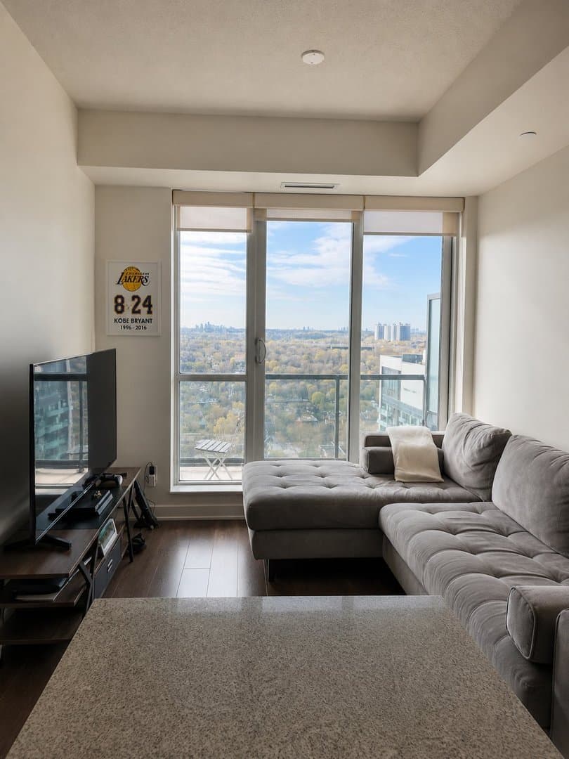 170 Sumach Street - Photo 4