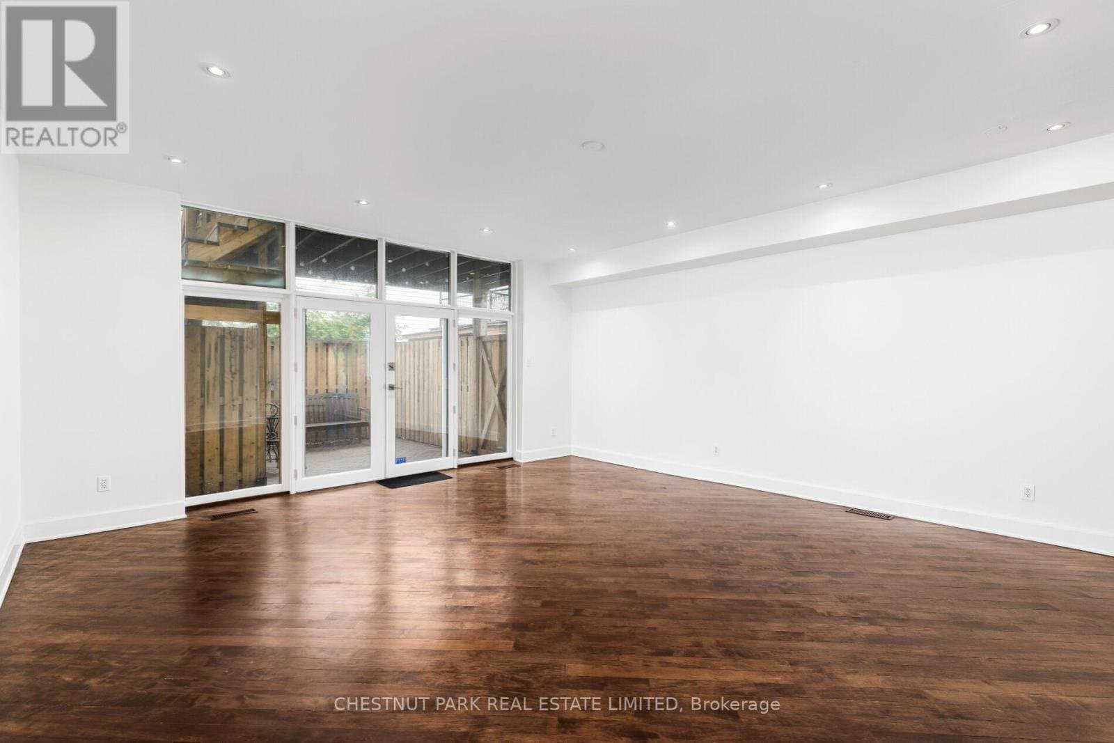 734 Huron Street - Photo 2