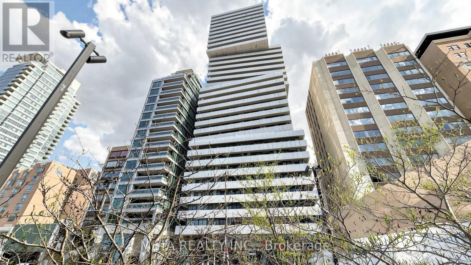 200 Bloor Street - Photo 2