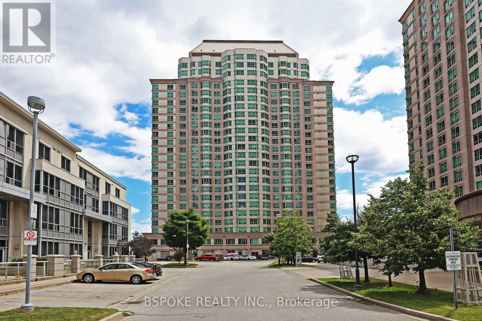 11 Lee Centre Drive