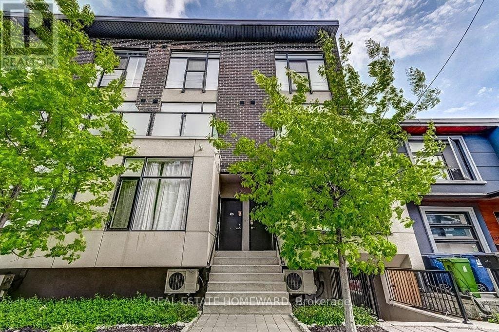 1321 Gerrard Street - Photo 2
