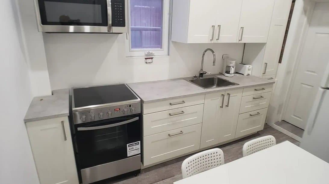 350 Lansdowne Avenue - Photo 1