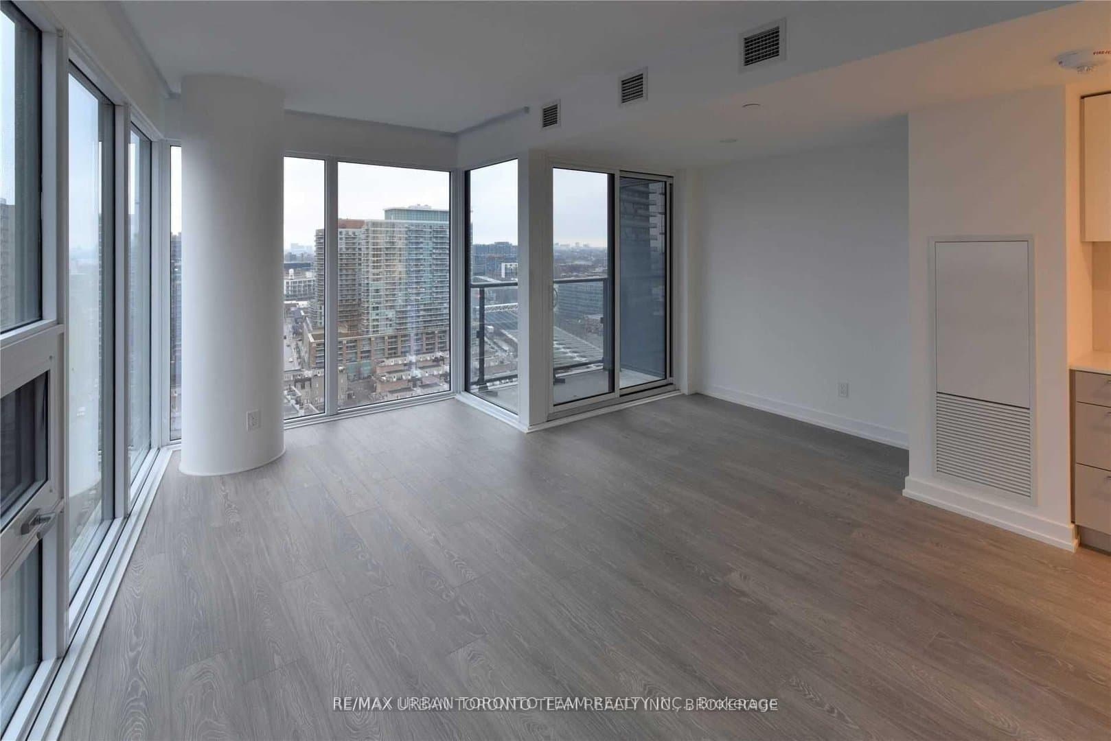 19 Western Battery Road - Photo 4