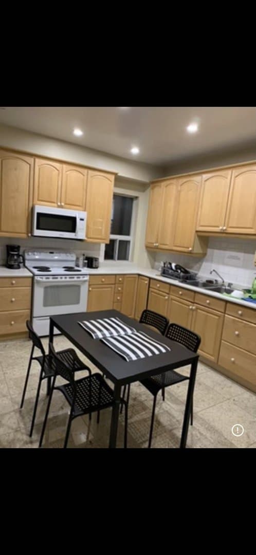 694 Bathurst Street - Photo 4