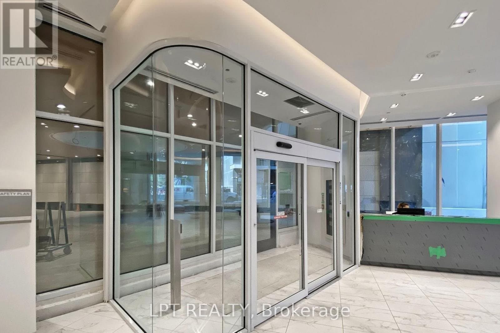 238 Simcoe Street - Photo 4
