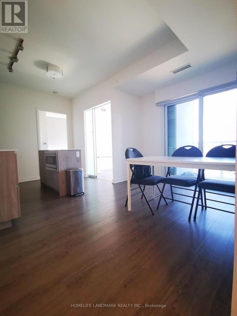 1 Yorkville Avenue - Photo 2
