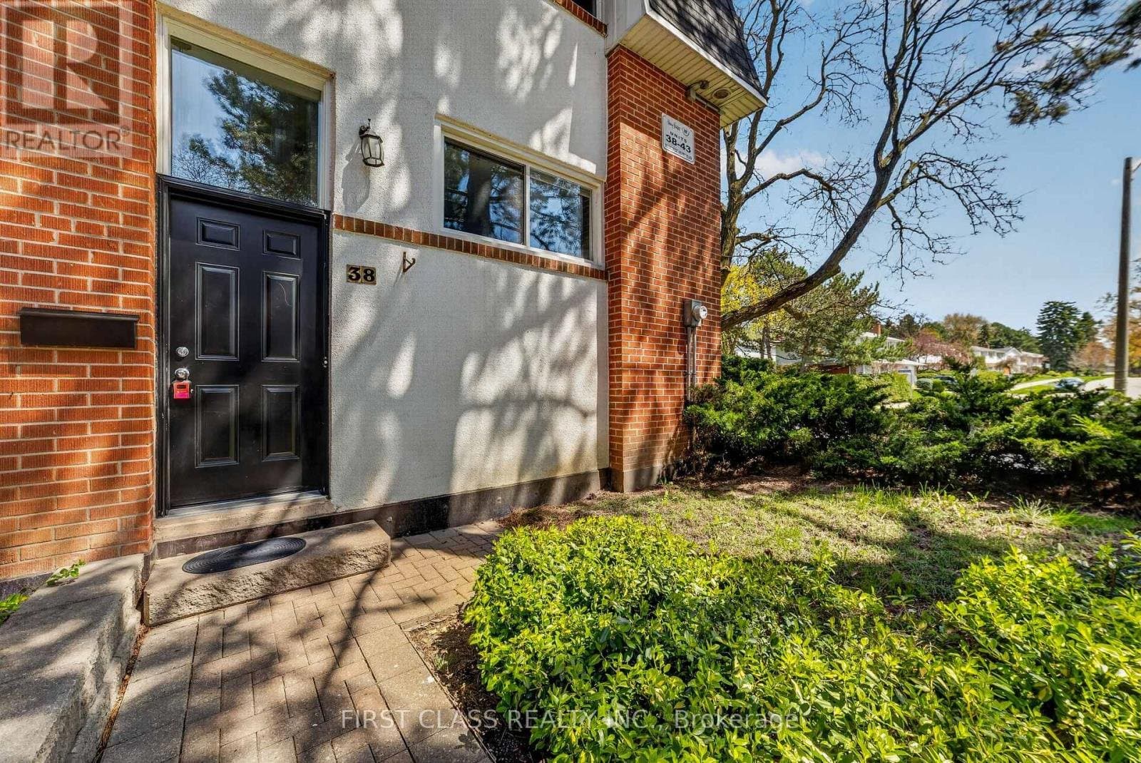 96 George Henry Boulevard - Photo 2