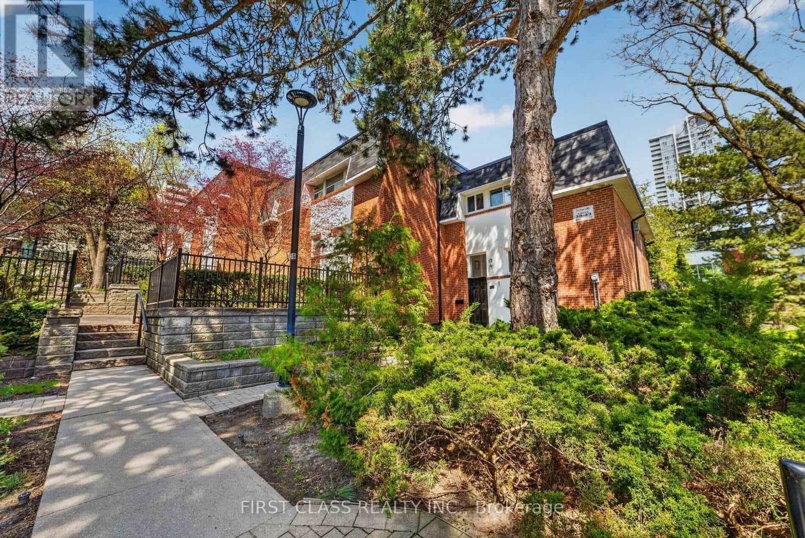 96 George Henry Boulevard - Photo 3
