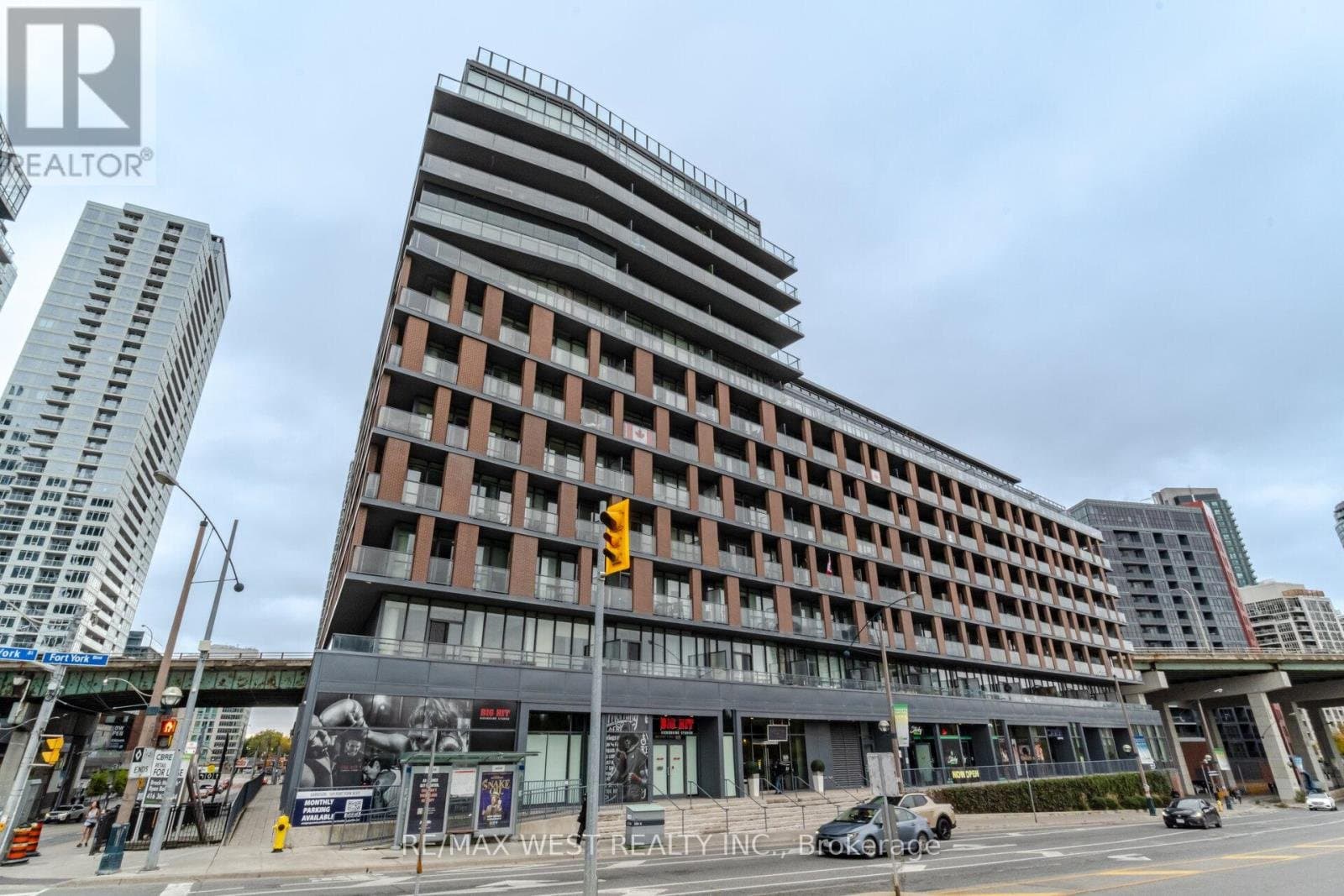 169 Fort York Boulevard - Photo 1