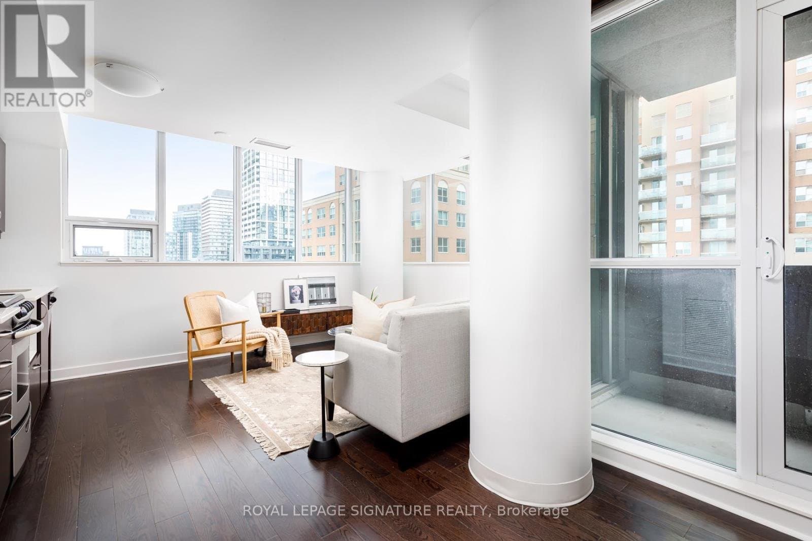 320 Richmond Street - Photo 4