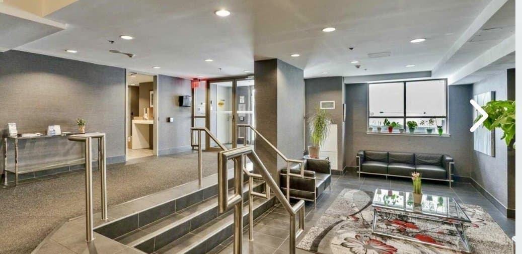 812 Lansdowne Avenue - Photo 2